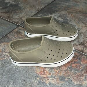 Kids native miles slip on sneakers sz 11 gray brown color toddler